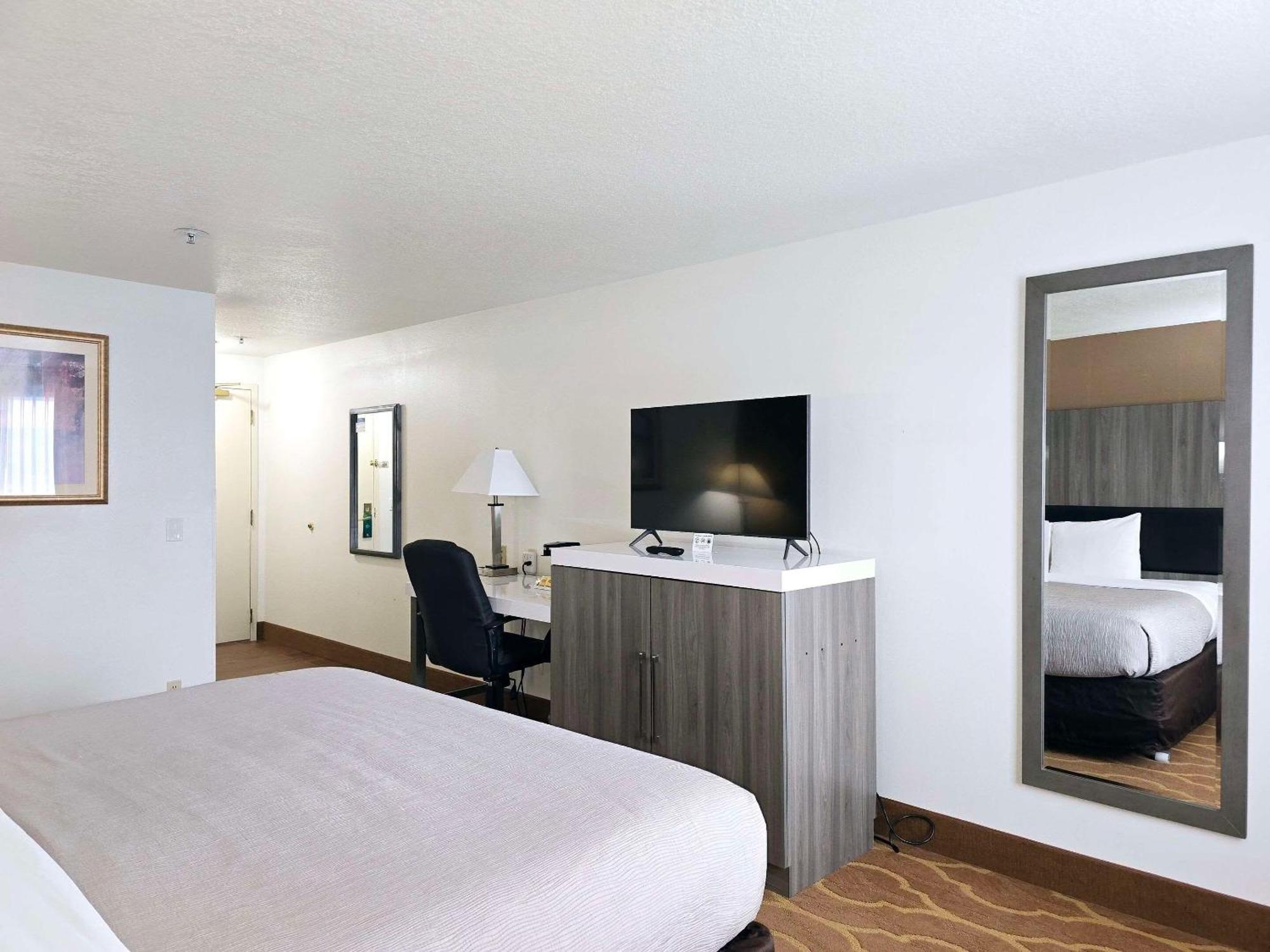Quality Inn & Suites Longview Kelso Экстерьер фото